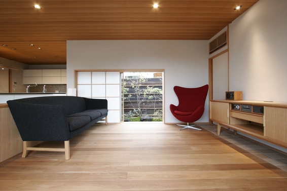 和風建築と北欧家具が融合した家