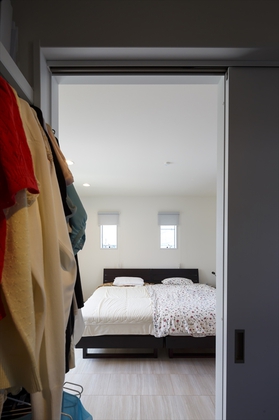 2階寝室には4.5帖の広々ウォークインクローゼットを完備。
