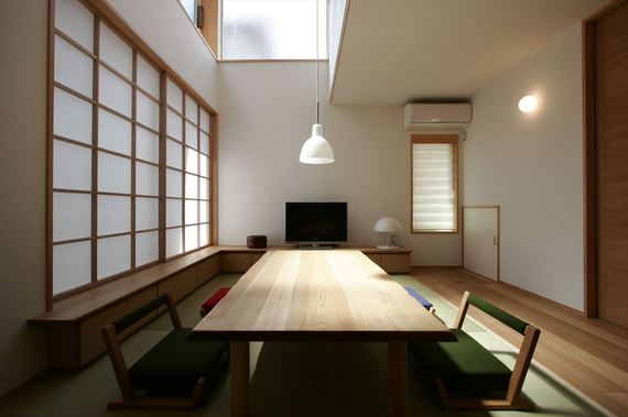木の温もりを感じる洗練された外観です。
